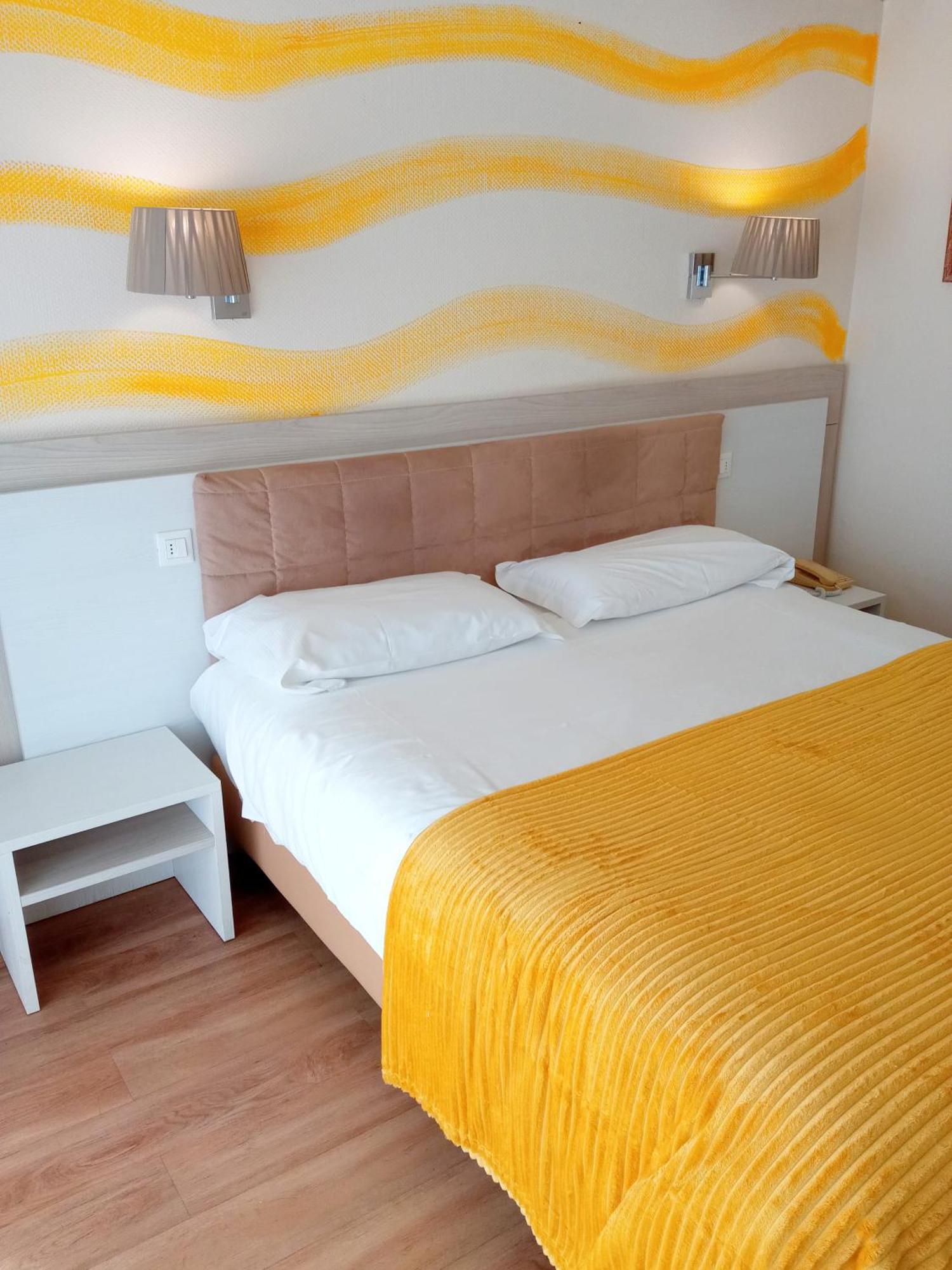 Hotel Le Dauphin Menton Exterior foto